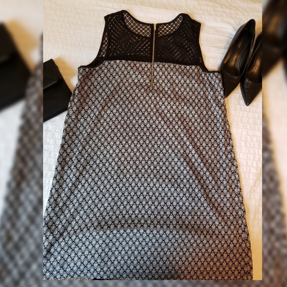 Xhilaration trapeze sleeveless crochet dress - Picture 2 of 3